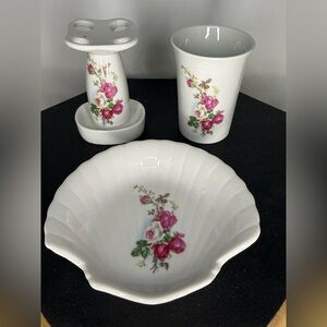 Vintage Bathroom Set
